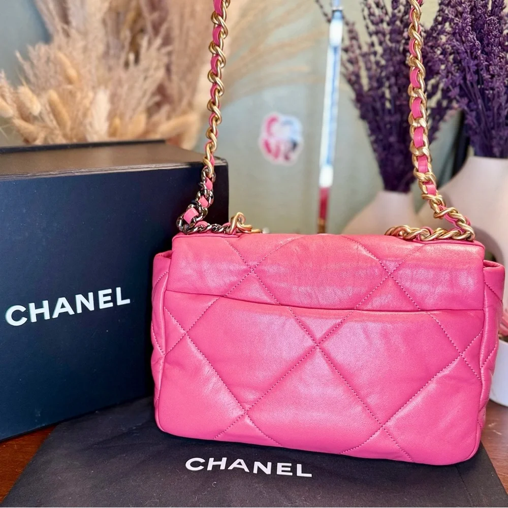 EUC CHANEL 19 Quilted Lambskin Leather Flap Bag in Shiny Pink